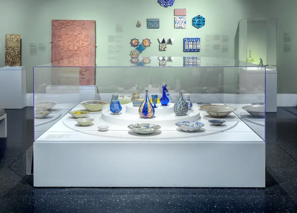 Urnas personalizadas de metacrilato con acabado de museo