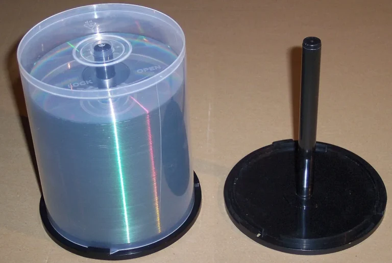 Caja de polipropileno para almacenar CDs y DVDs