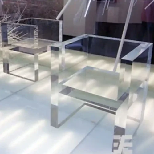 Sillones de metacrilato para decoración de espacios abiertos