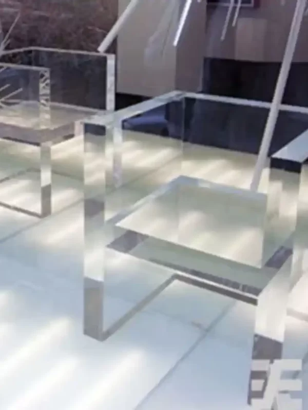 Sillones de metacrilato para decoración de espacios abiertos