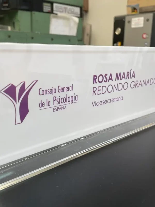 Display portahojas a medida en metacrilato