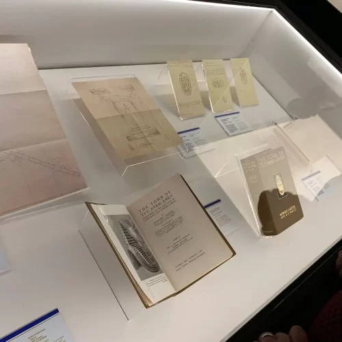 Displays y soportes de metacrilato para libros y planos