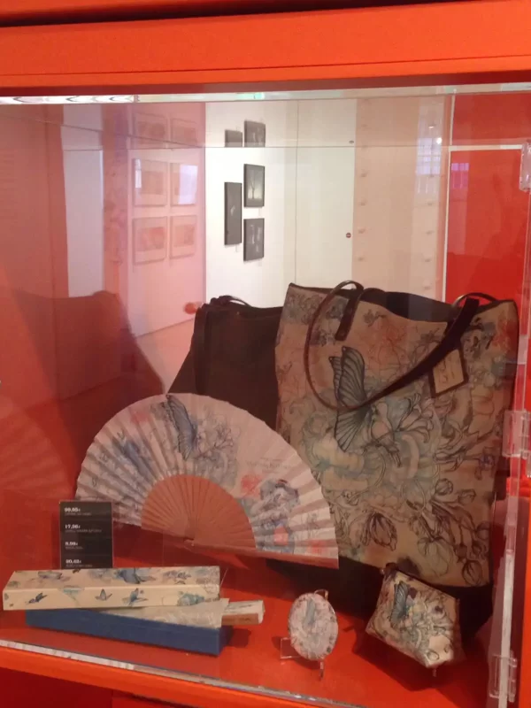 Escaparates y expositores de metacrilato con cerradura