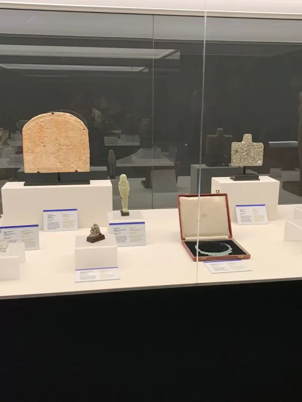 Expositores y soporte de metacrilato para museos