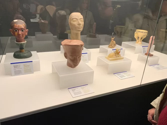 Expositores y soportes de metacrilato para museos