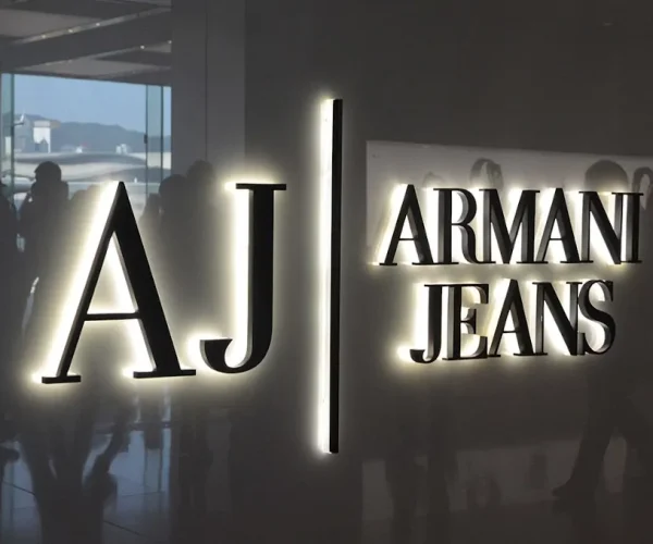 Letras corpóreas retroiluminadas en metacrilato Metacrilato para interiores comercial en letras corpóreas