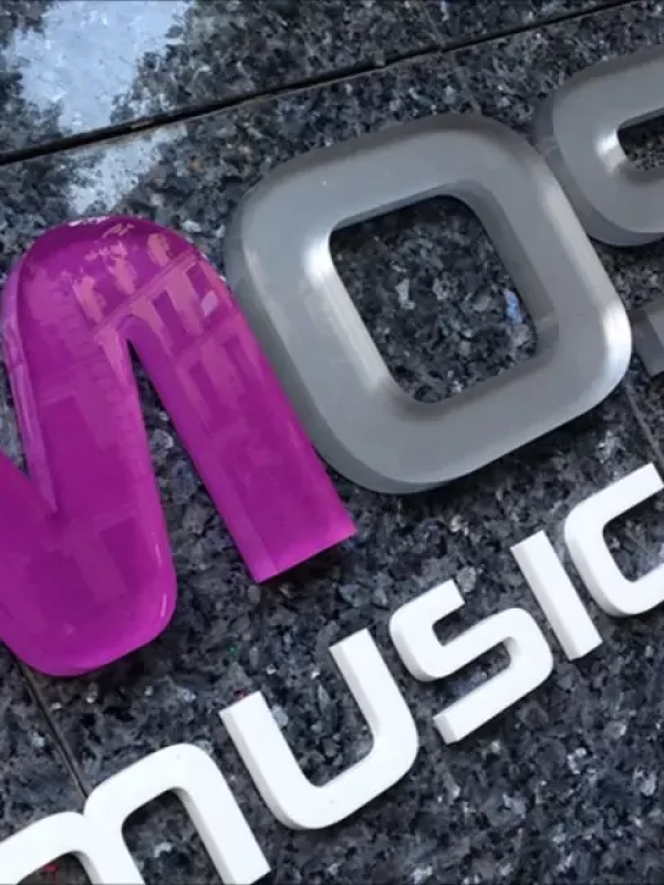 Letras corpóreas en metacrilato para tiendas o negocios