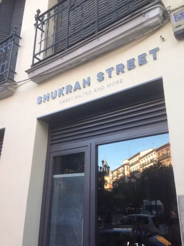 Letras corpóreas a medida para cartelería para negocios o tiendas