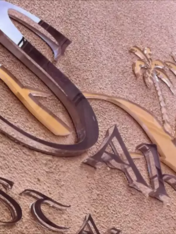 Letras corpóreas en metacrilato de varios colores