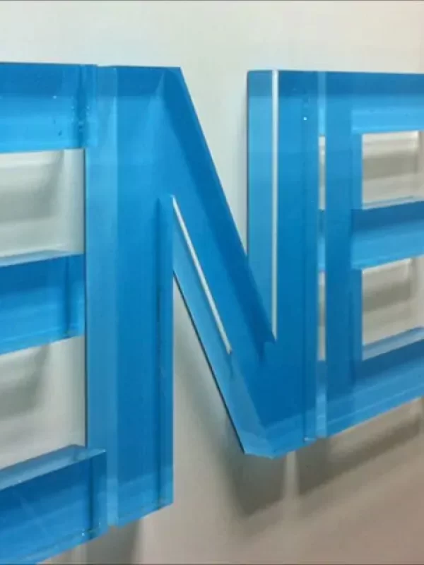 Letras corpóreas en metacrilato para negocios
