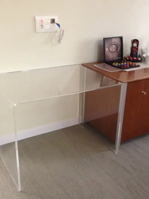 Mesa auxiliar a medida en metacrilato