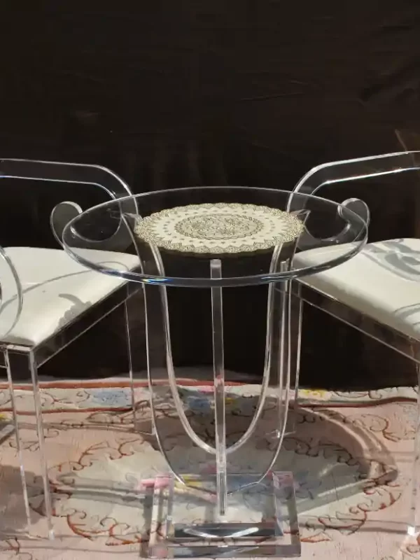 Mesas y sillas en metacrilato a medida para el hogar