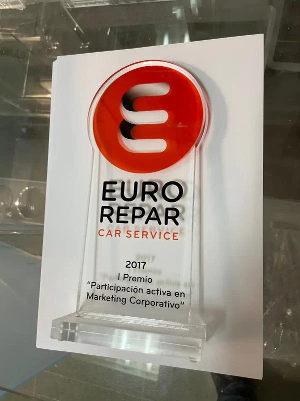 Trofeos y premios en metacrilato a medida personalizado