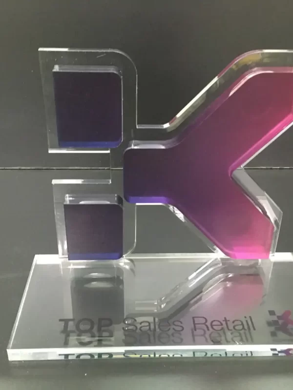 Trofeos y premios de metacrilato en Madrid