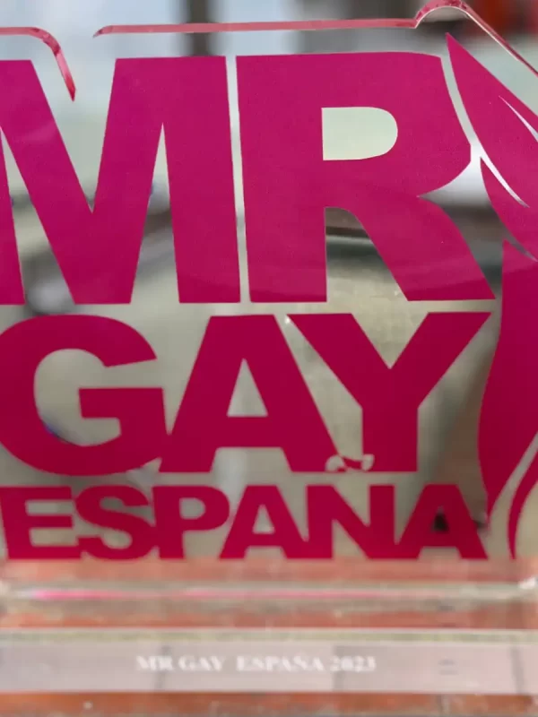 Trofeos y premios a medida en metacrilato en Madrid