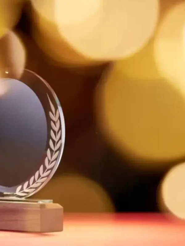 Trofeos y regalos de metacrilato para empleados